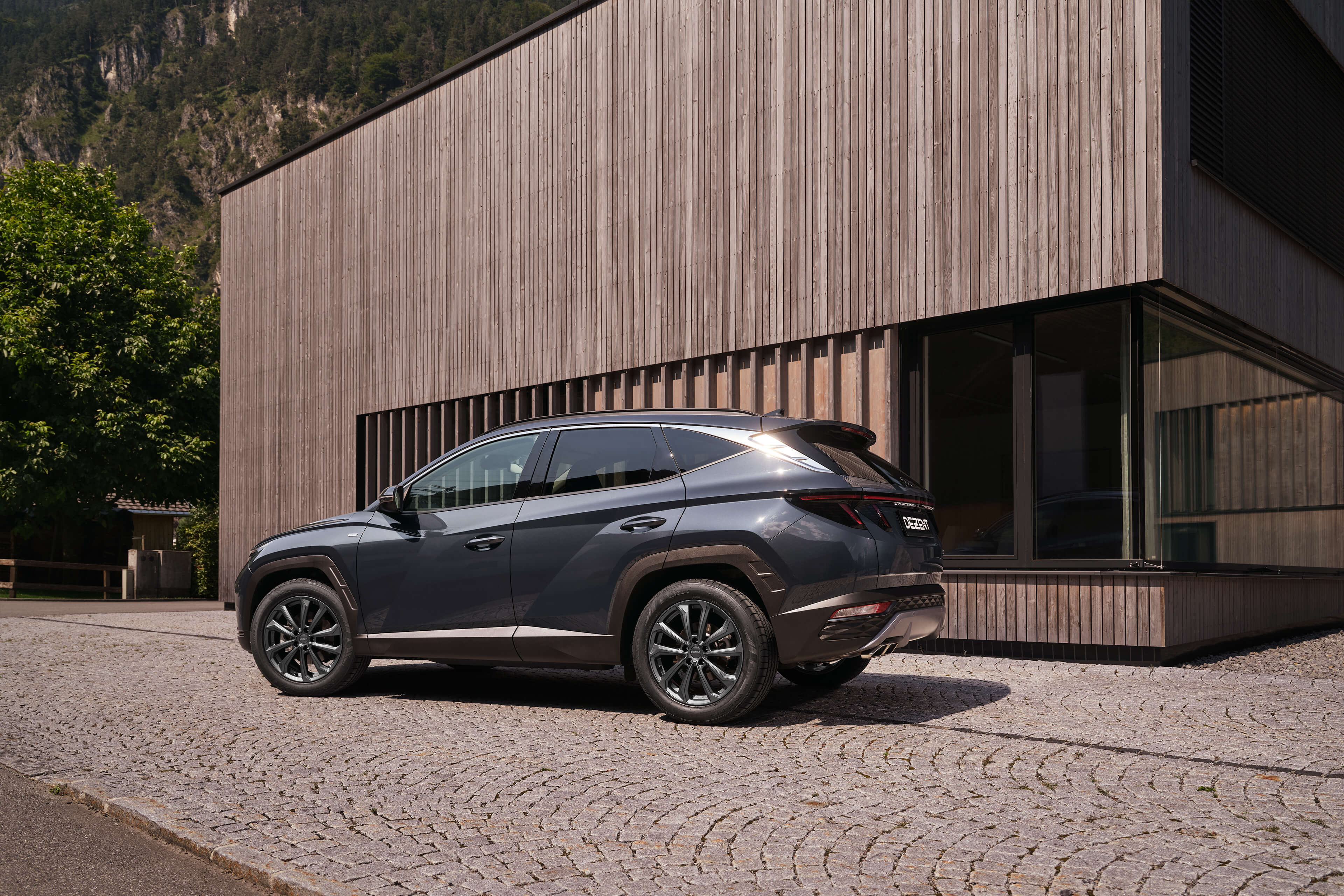 DEZENT KS graphite Hyundai Tucson side