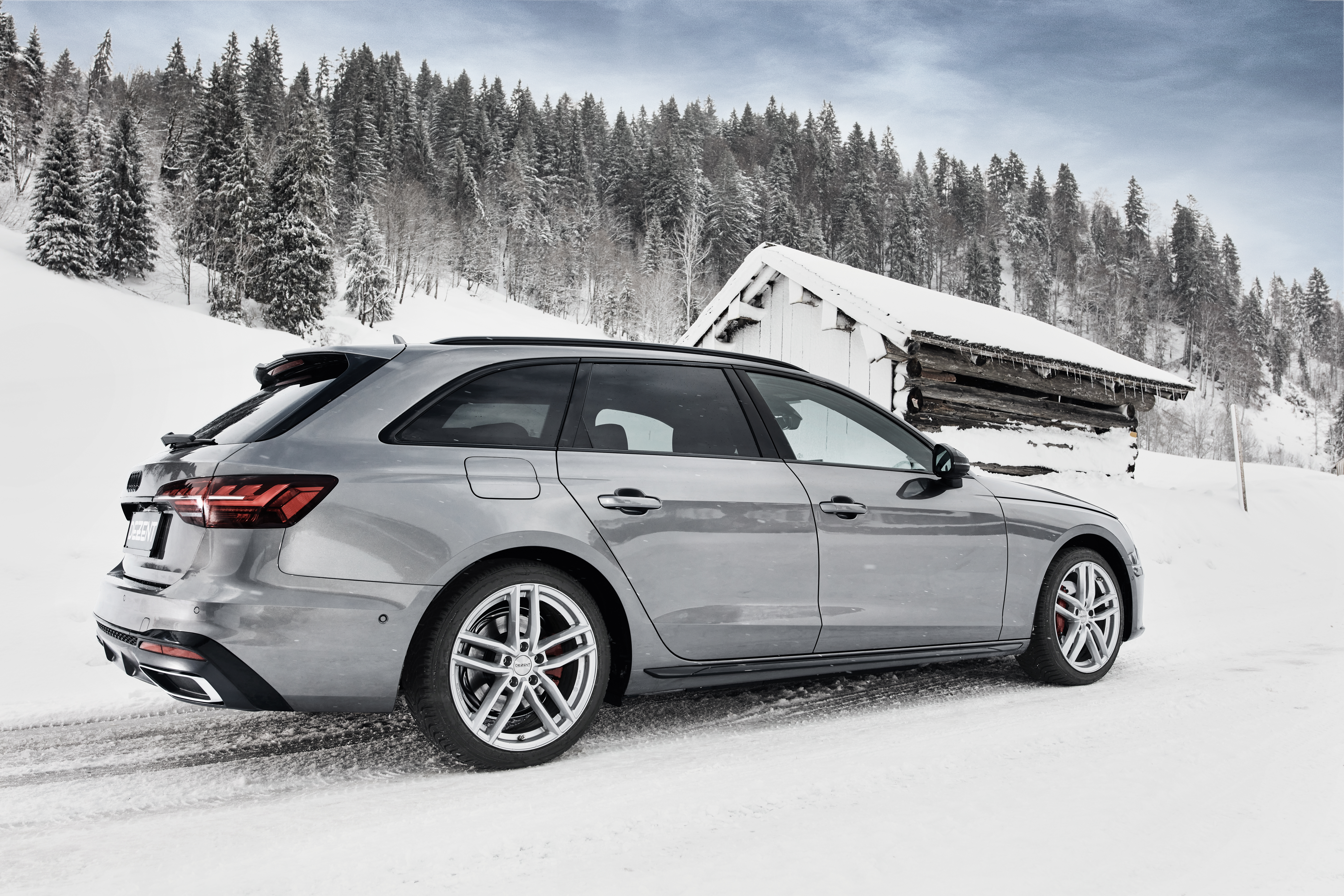 Audi A4 kombi med DEZENT TR silver fälgar för vintern från OCL Brorssons fälgspecialisten