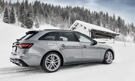 Audi A4 kombi med DEZENT TR silver fälgar för vintern från OCL Brorssons fälgspecialisten
