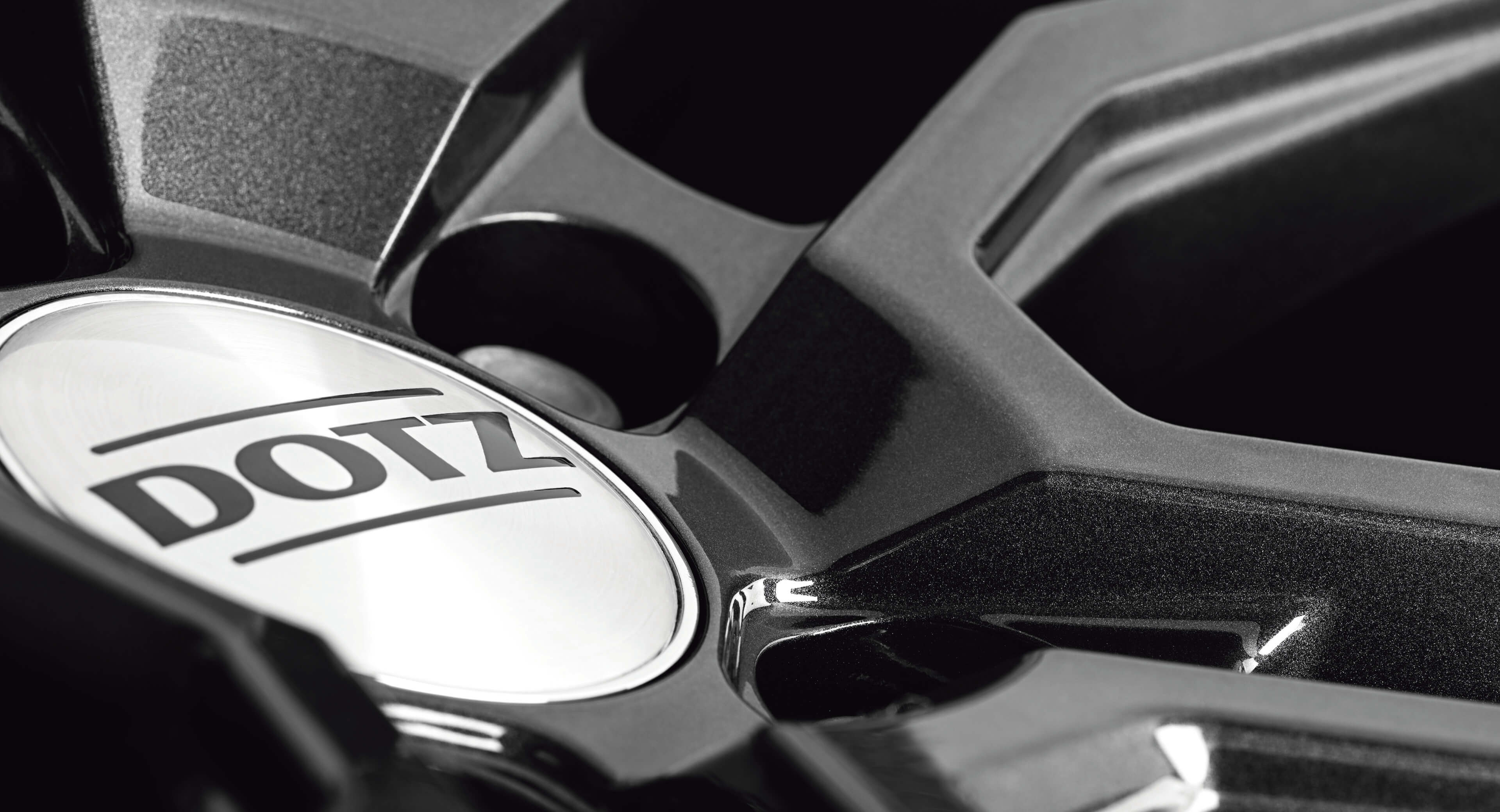 DOTZ Misano grey alloy wheel close up centre cap