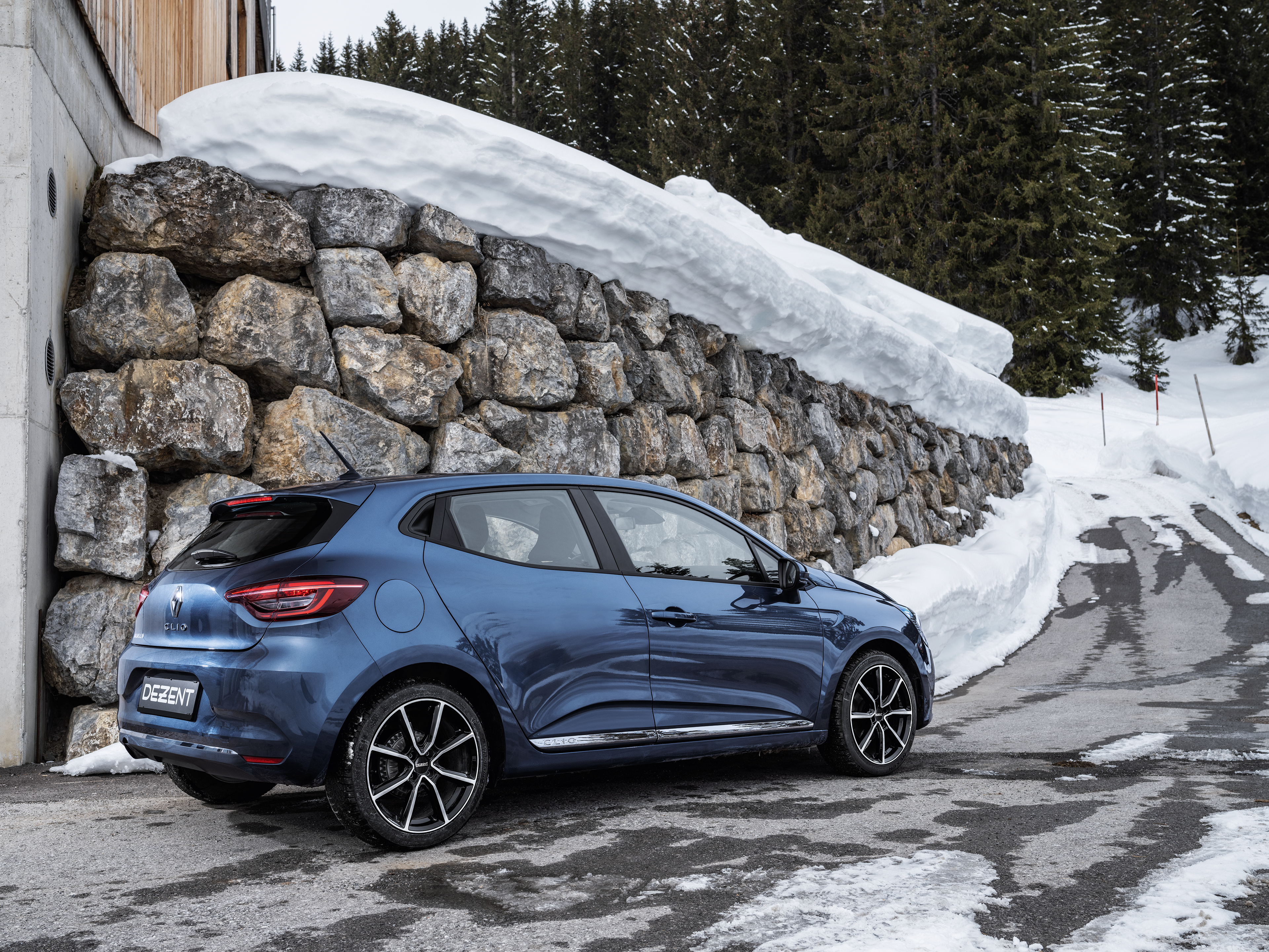 DEZENT TN Dark Renault Clio Winterpic02