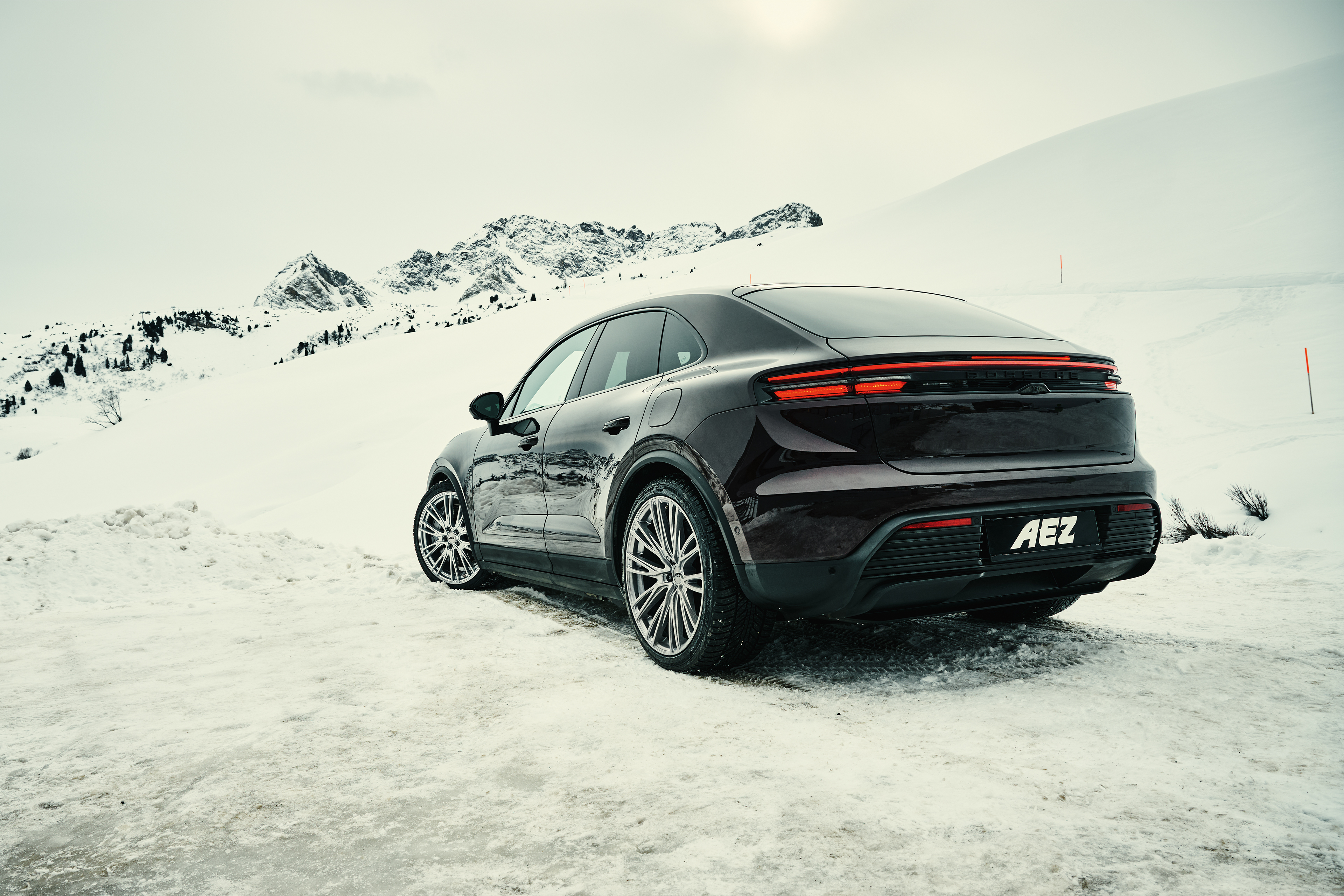ALCAR Starsteitenbanner 3840X2560px AEZ SEATTLE Shine Auf PORSCHE Macan WINTER 2026
