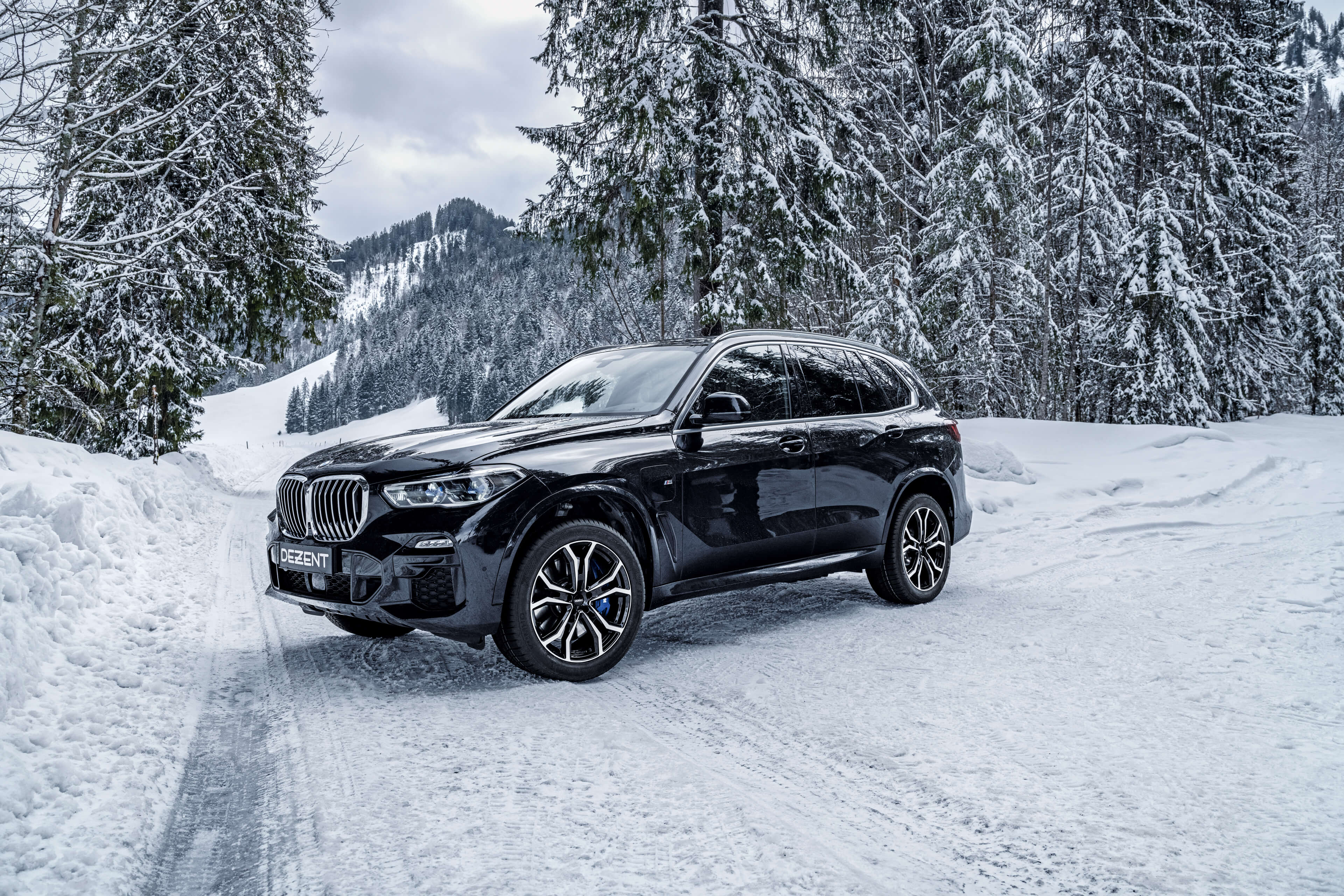 DEZENT TV dark BMW X5 frontal