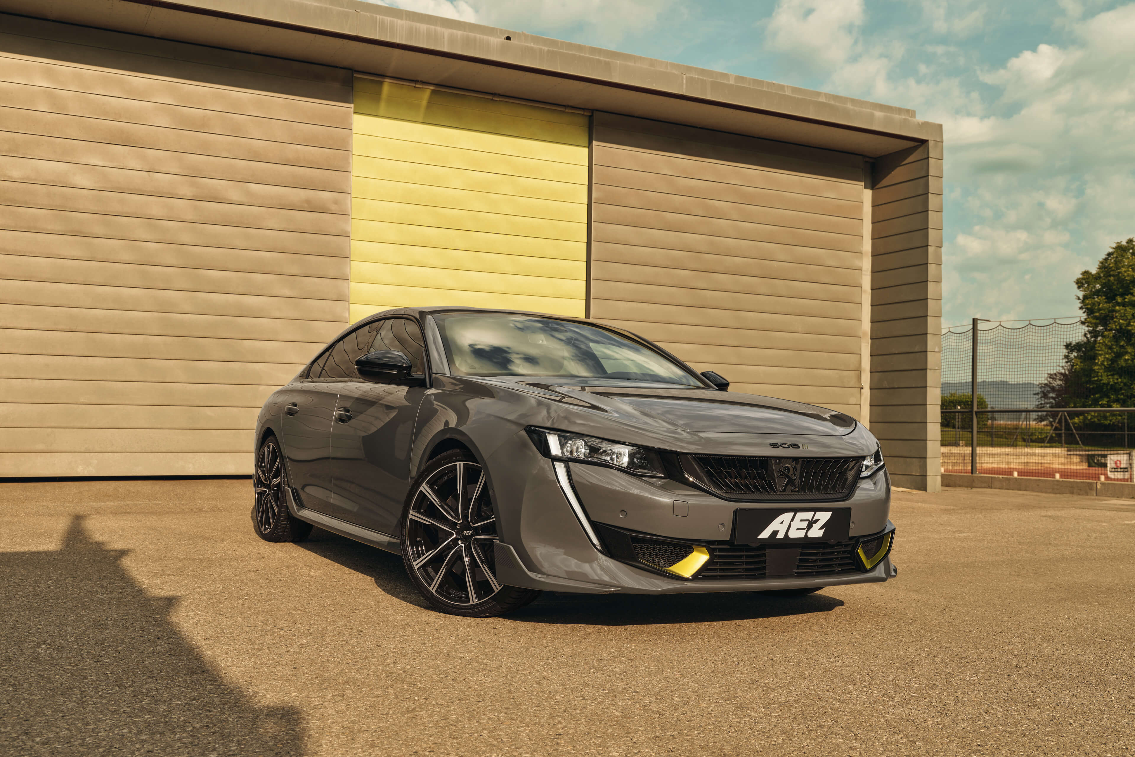 AEZ Montreal dark Peugeot 508 front