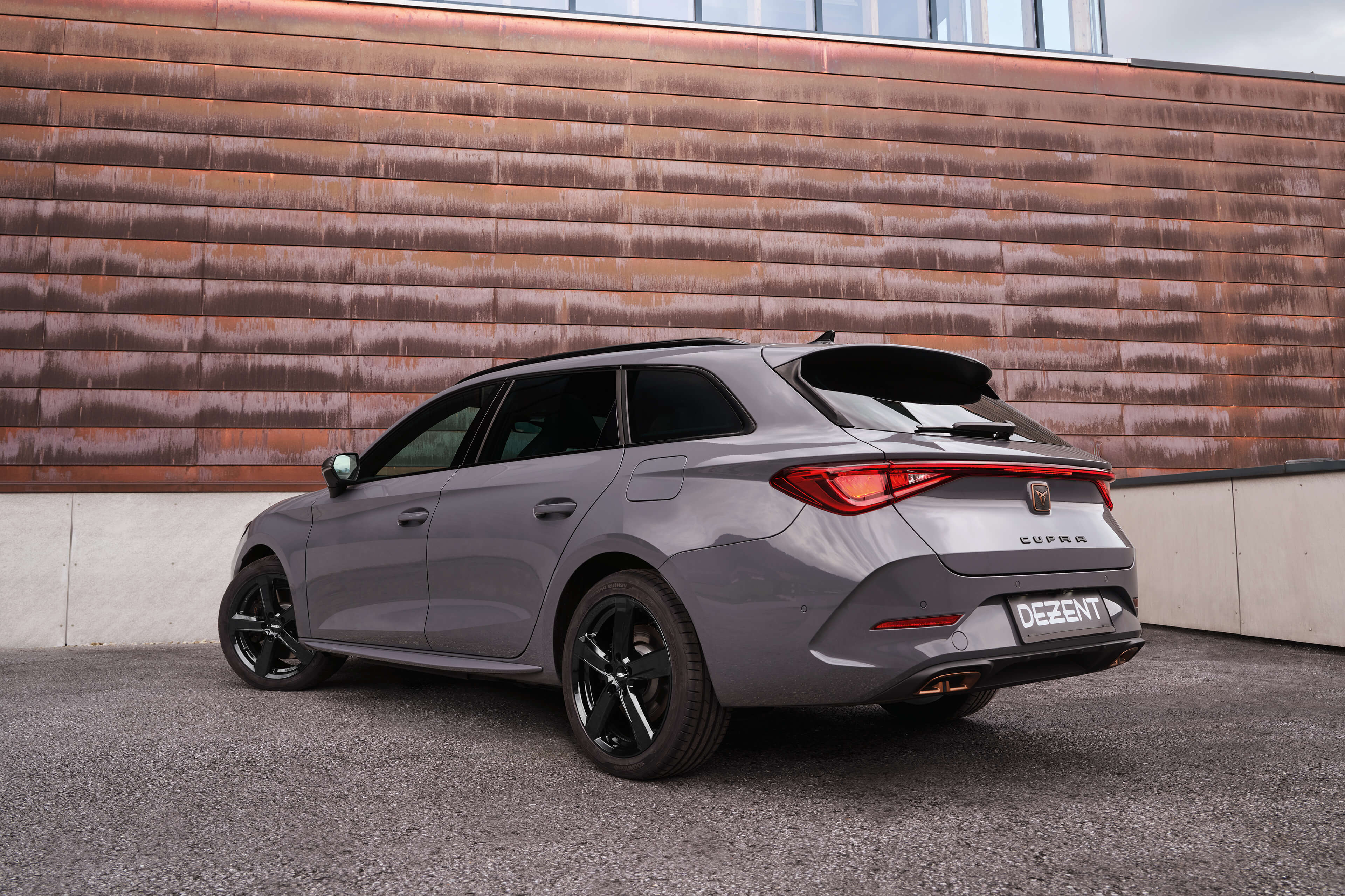 DEZENT TU black Leon Cupra Heck