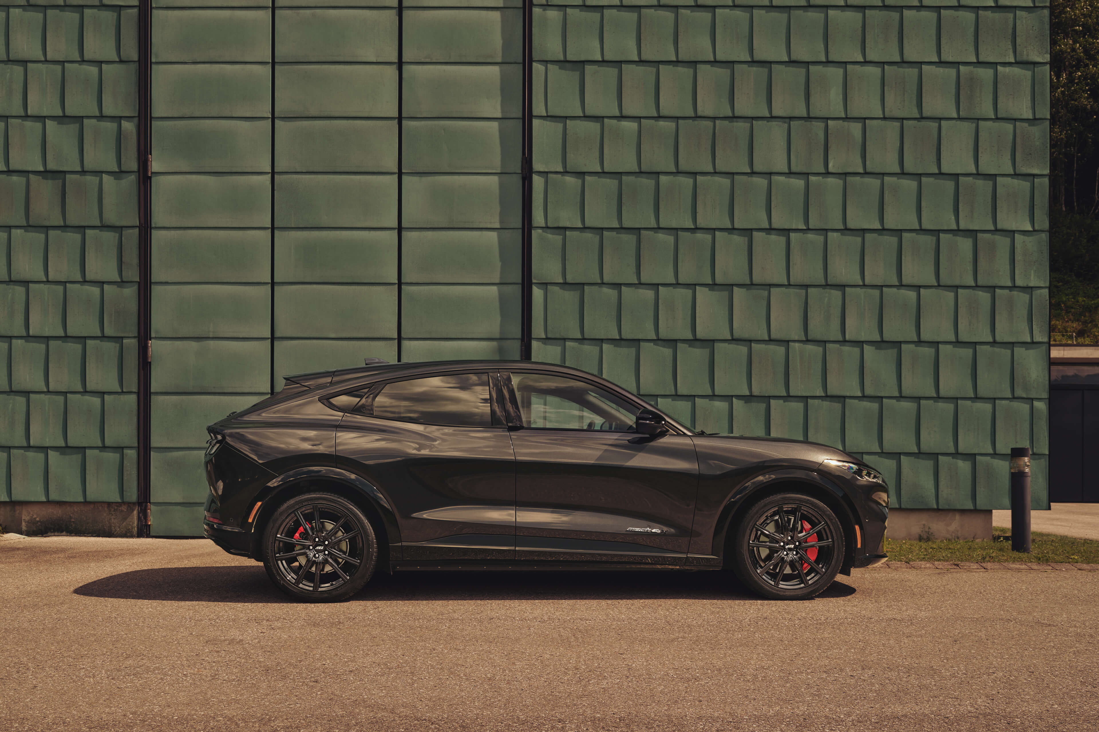 AEZ Montreal black Mustang Mach E side