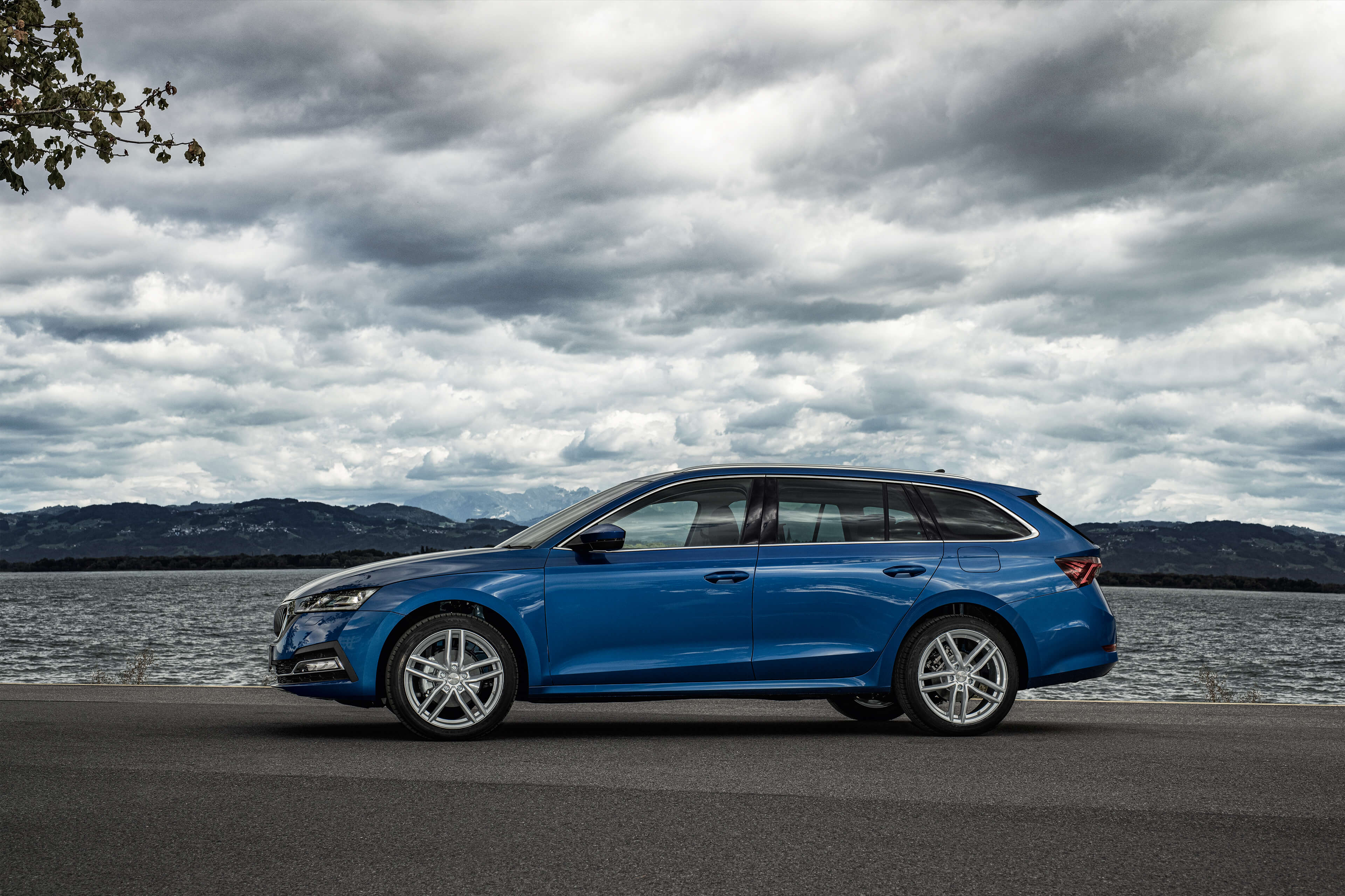 DEZENT TR silver Skoda Octavia Seite