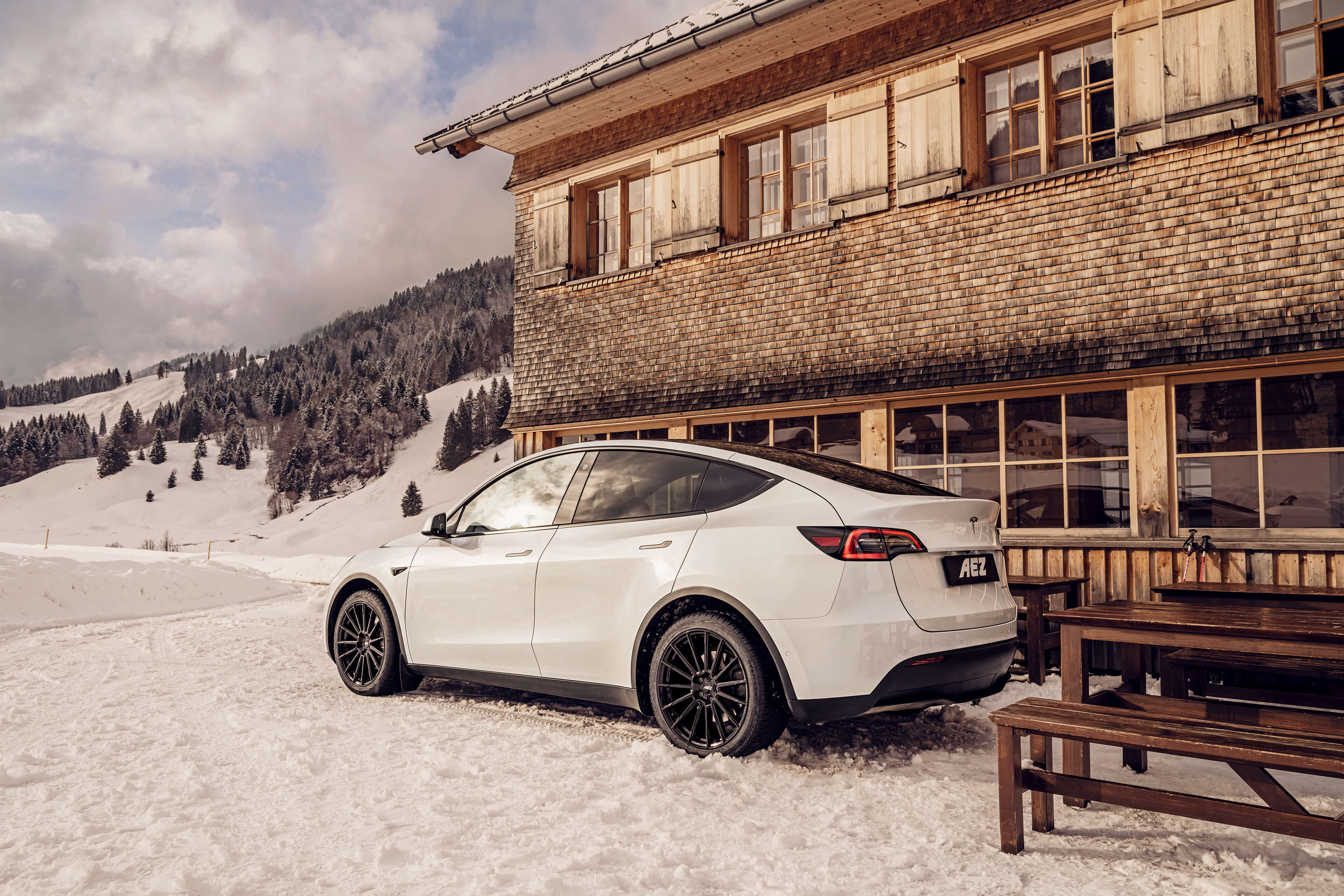 AEZ Atlanta black Tesla Model Y Seite