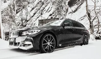 BMW 3-serie med svarta/polerade vinterfälgar AEZ Kaiman dark från OCL Brorssons fälgspecialisten