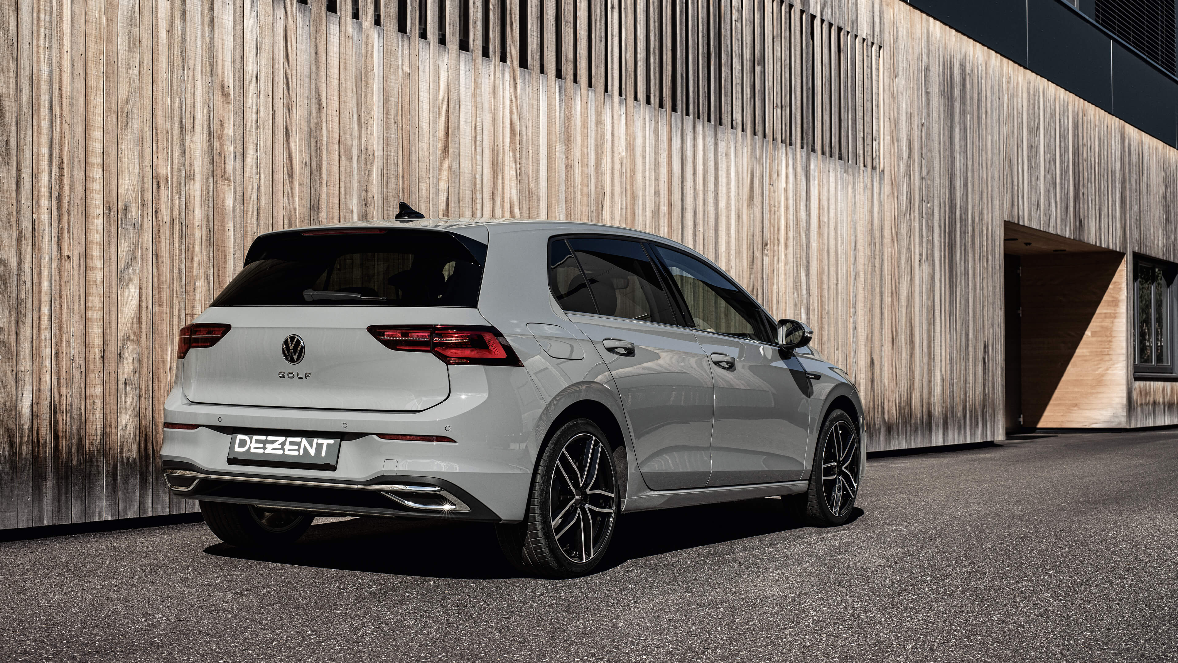 DEZENT TR dark Golf8 rear