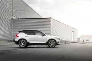 Volvo XC40 R Design With AEZ North Dark 8 5X21 ET42 03