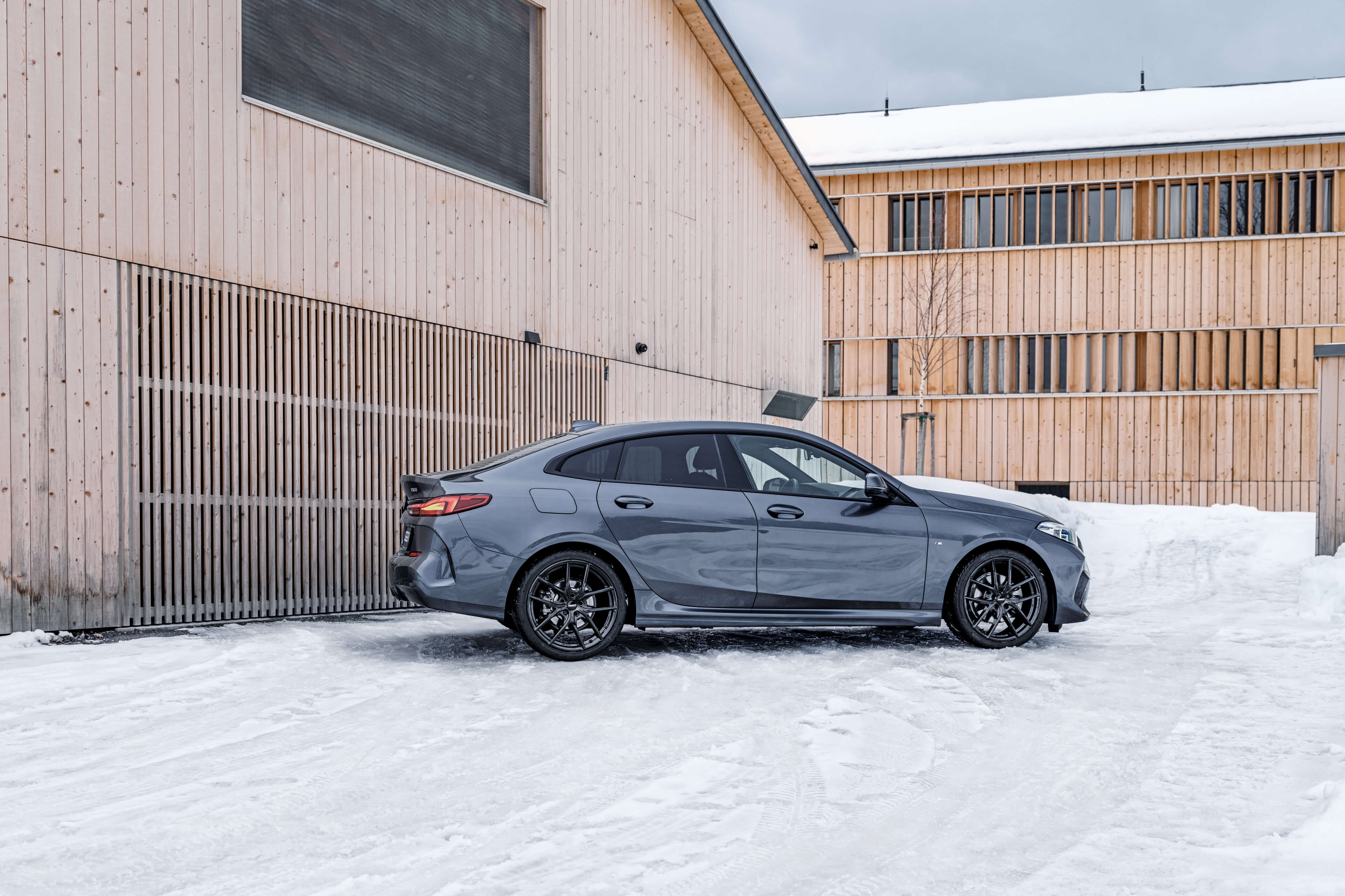 DEZENT TO black BMW2 Seite