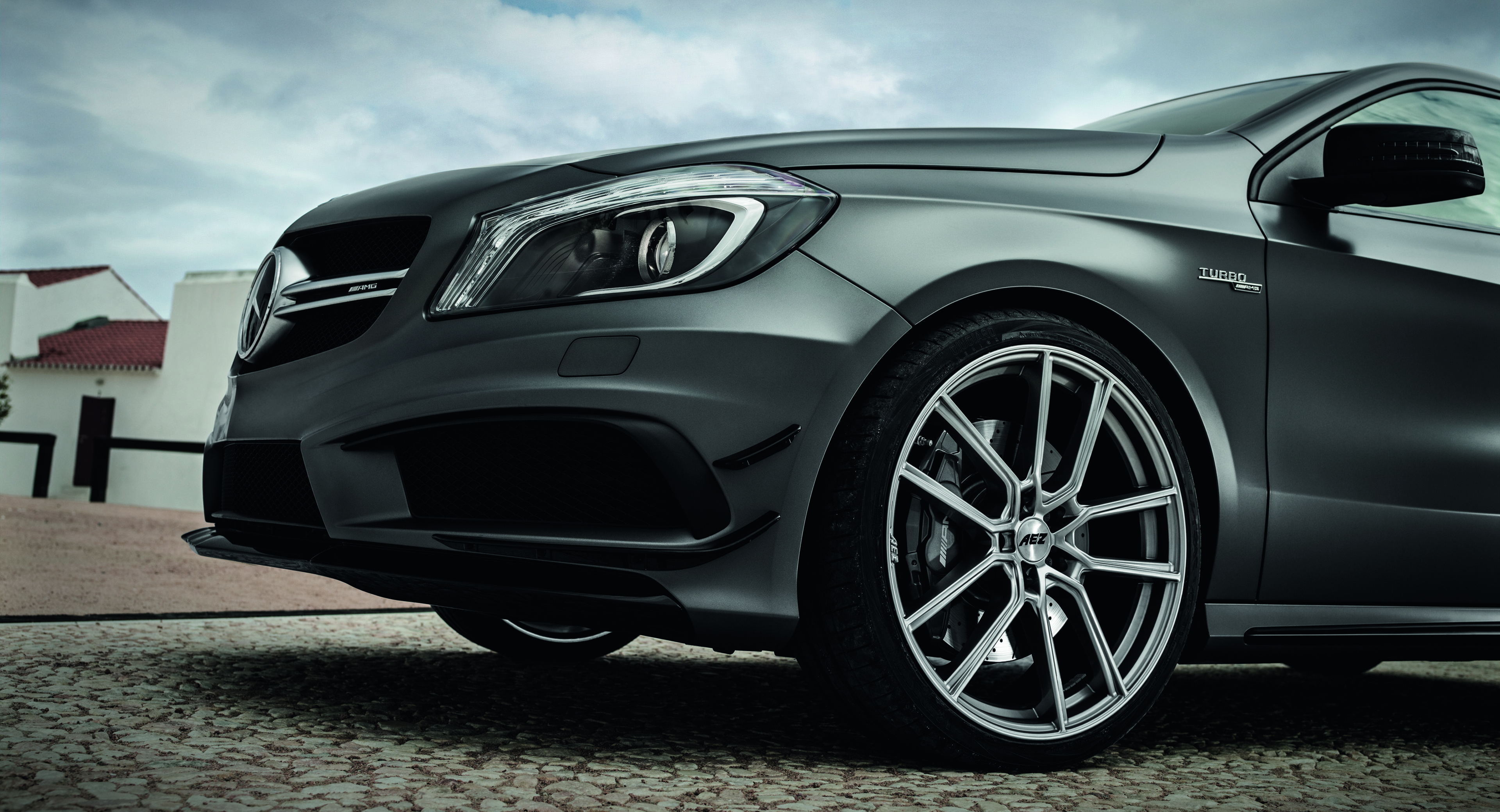 AEZ Raise high gloss Mercedes AMG45 Detail front axle