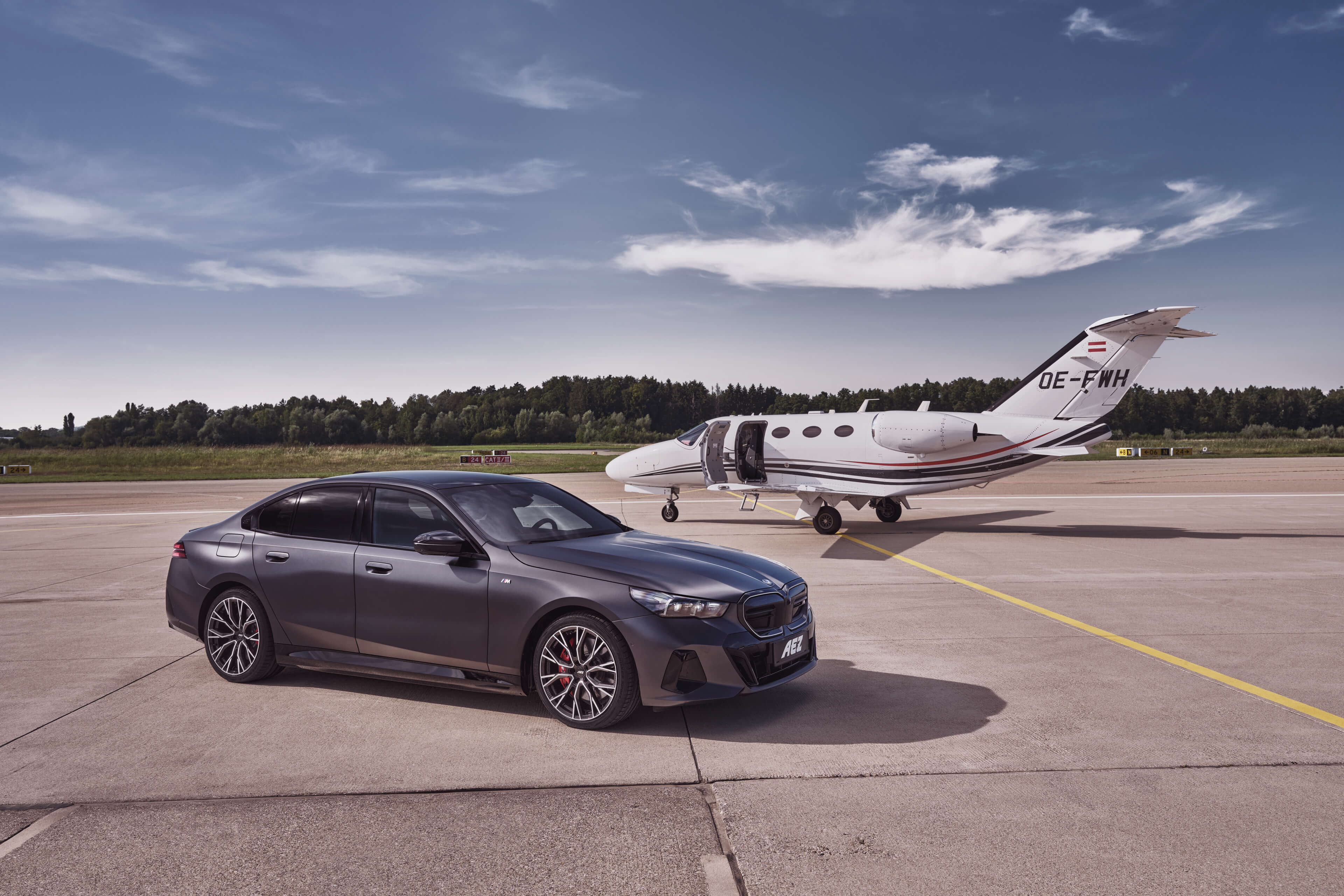 AEZ Toronto dark BMW i5 M60 side