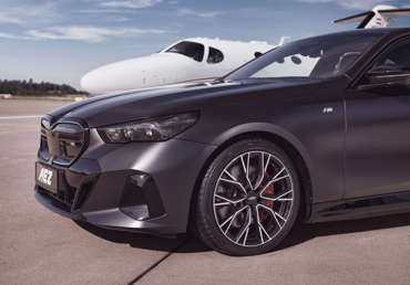 AEZ Toronto dark BMW i5 M60 side