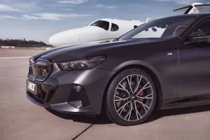AEZ Toronto dark BMW i5 M60 side