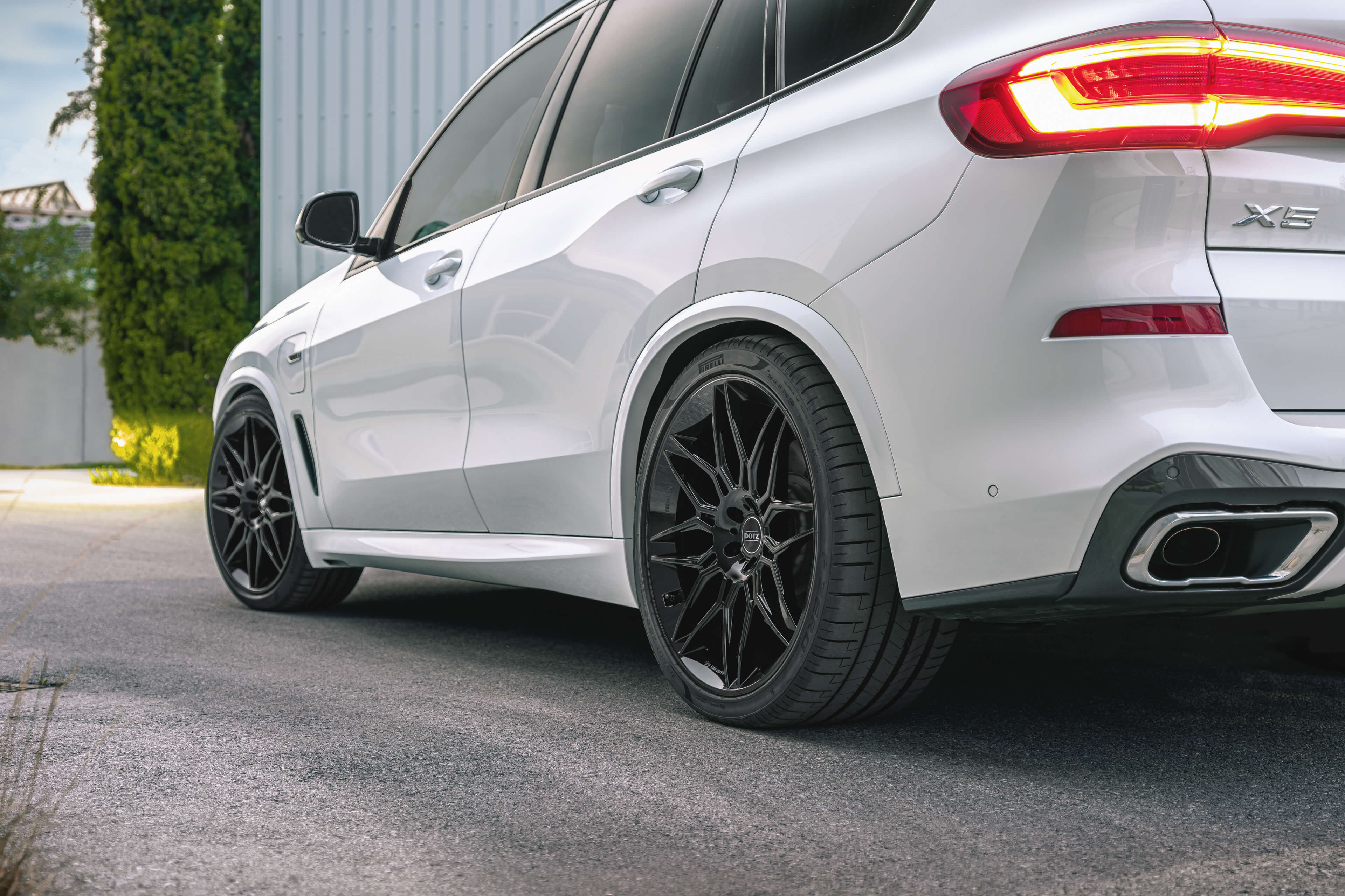 DOTZ LongBeach black BMW X5 rear