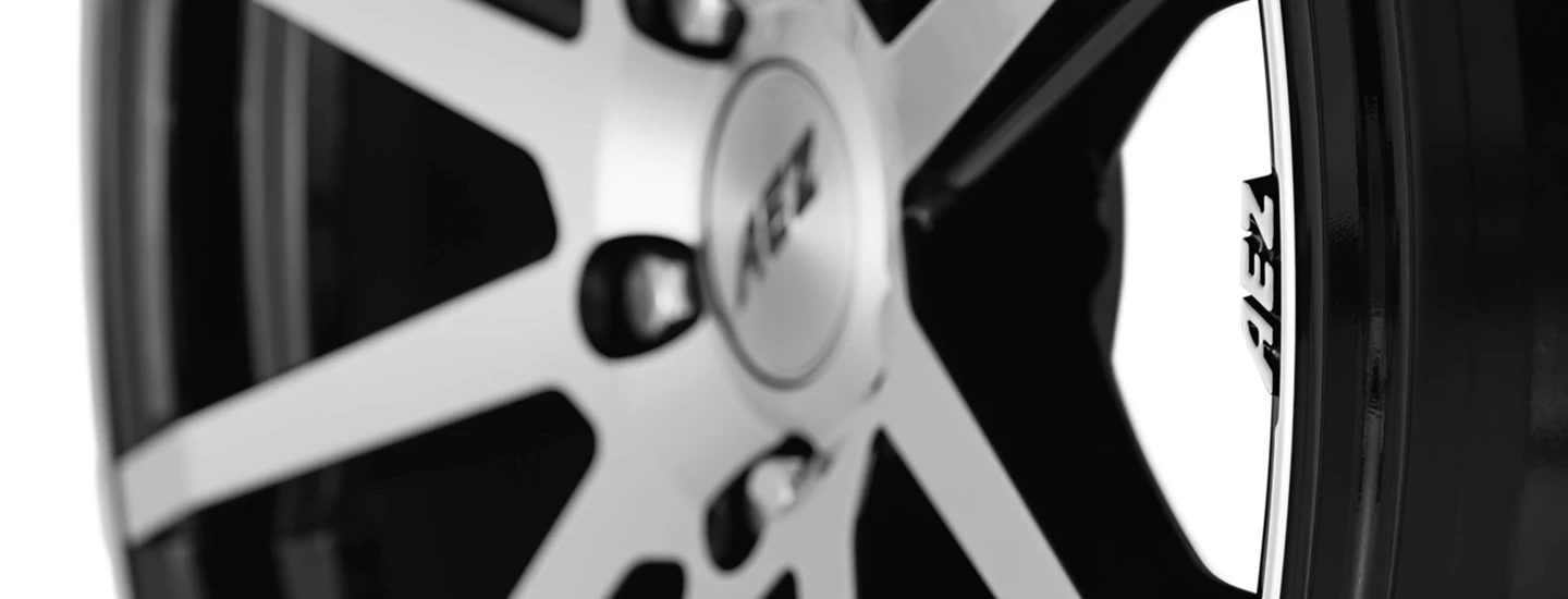 AEZ Straight elegant alloy wheel close up centre cap 