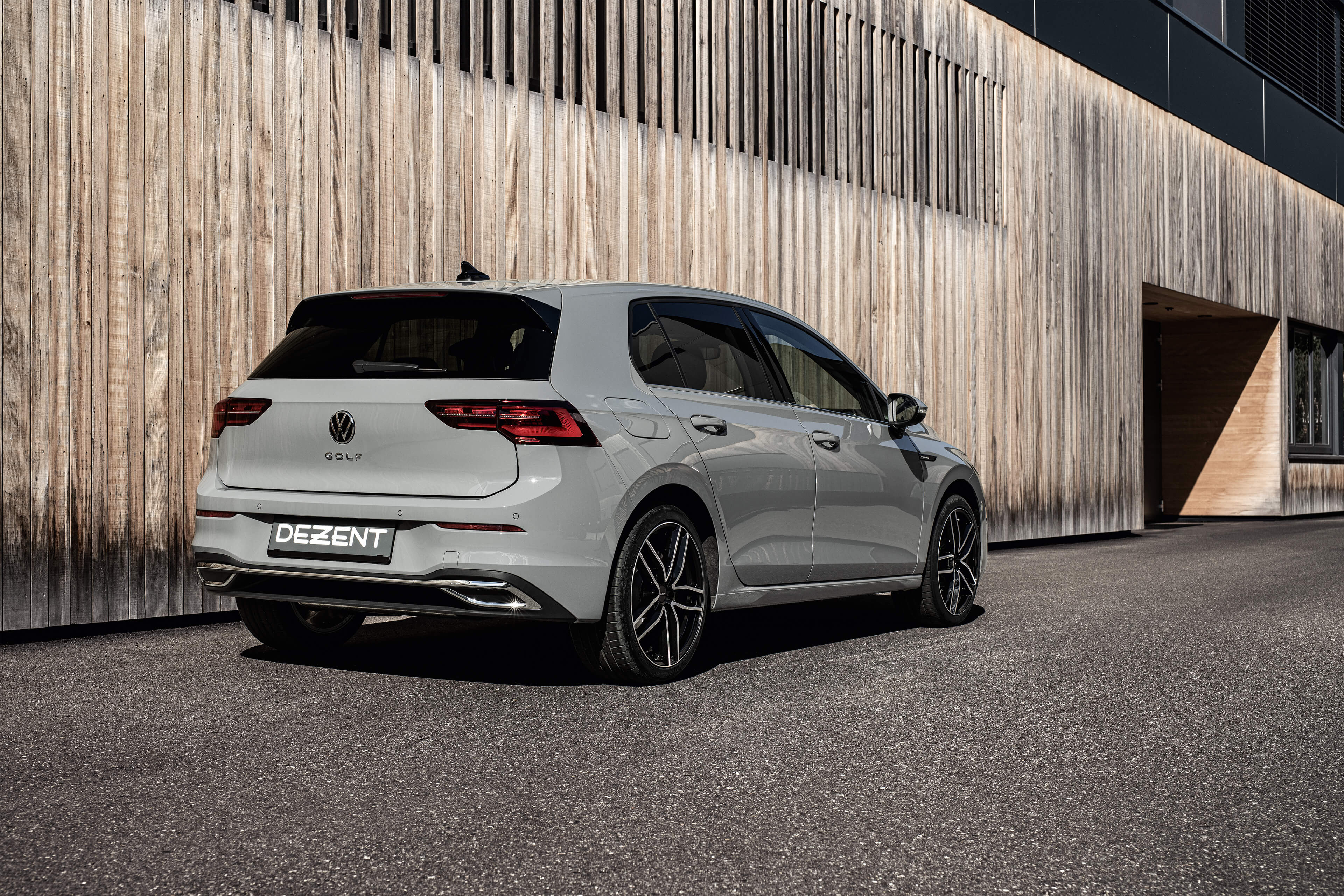 DEZENT TR dark Golf8 rear