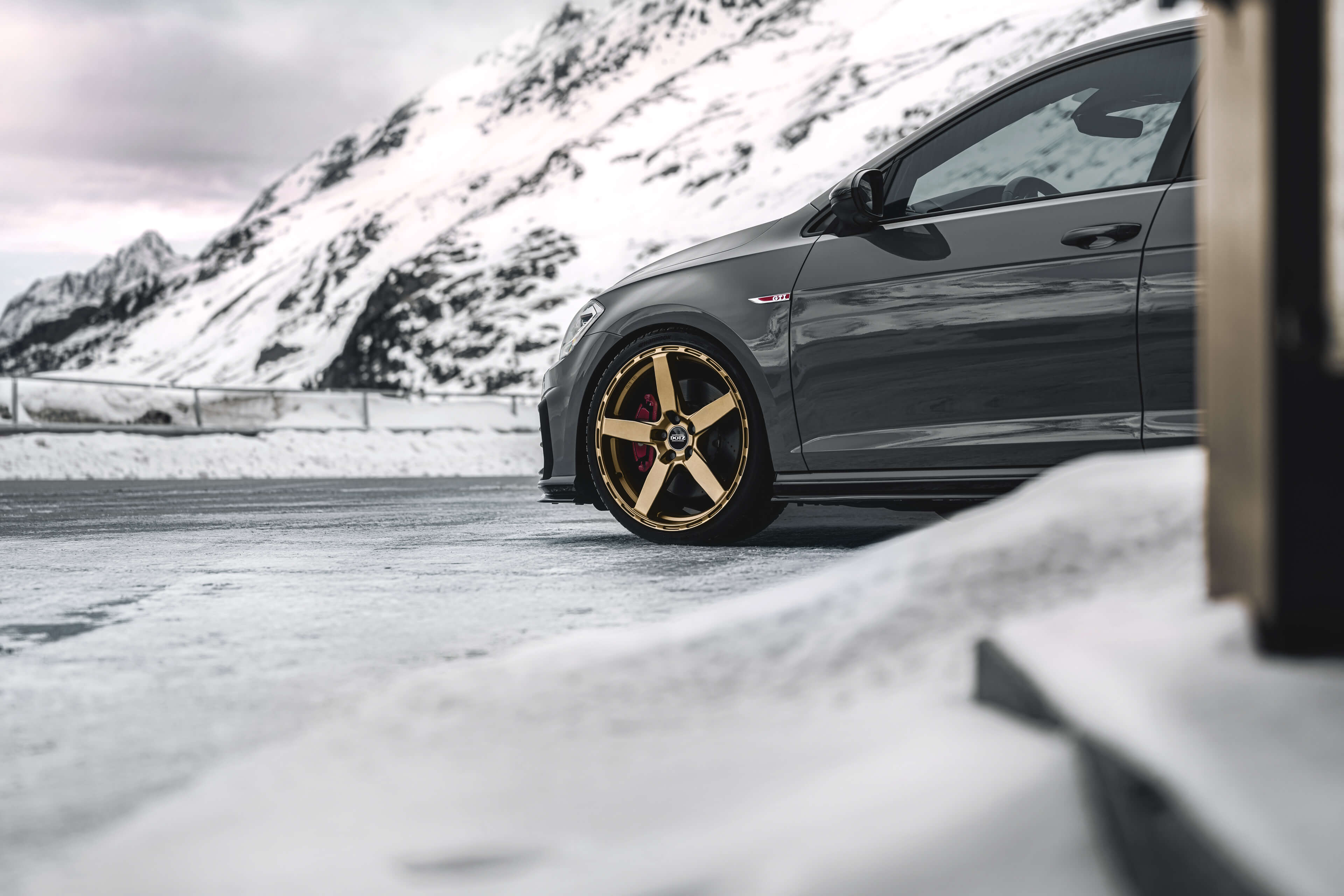 DOTZ MarinaBay bronze VW Golf GTI detail